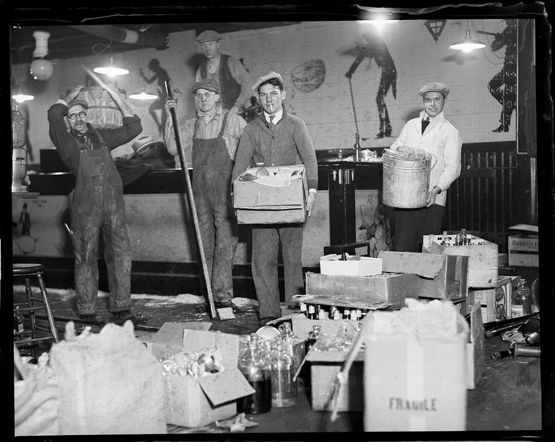 Illustration for article titled Boozy Snapshots of American Life Under Prohibition